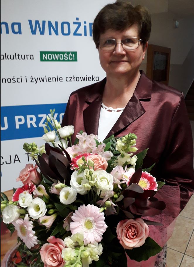http://gbortnowska.zut.edu.pl/fileadmin/zdjecia/nominacja_profesorska/Ja_z_kwiatami.JPG